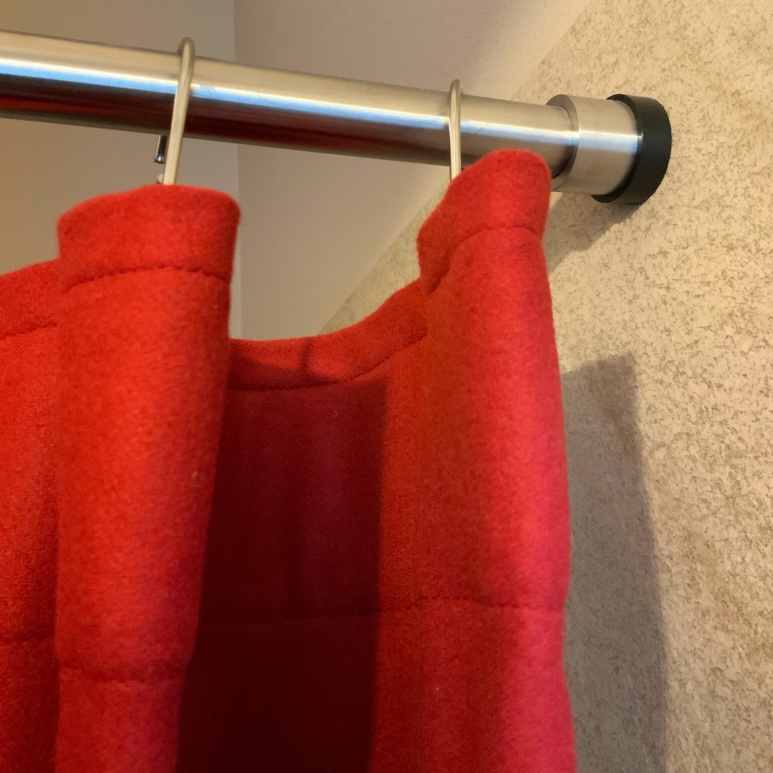 Wärmeschutzvorhang rot