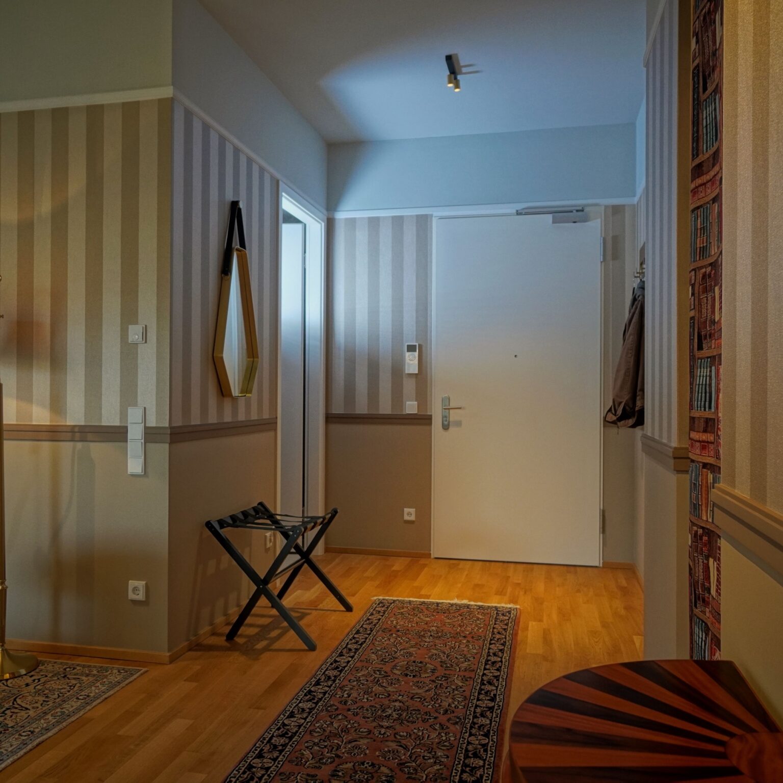 interior-coach-frankfurt-wohnung-eingangsbereich